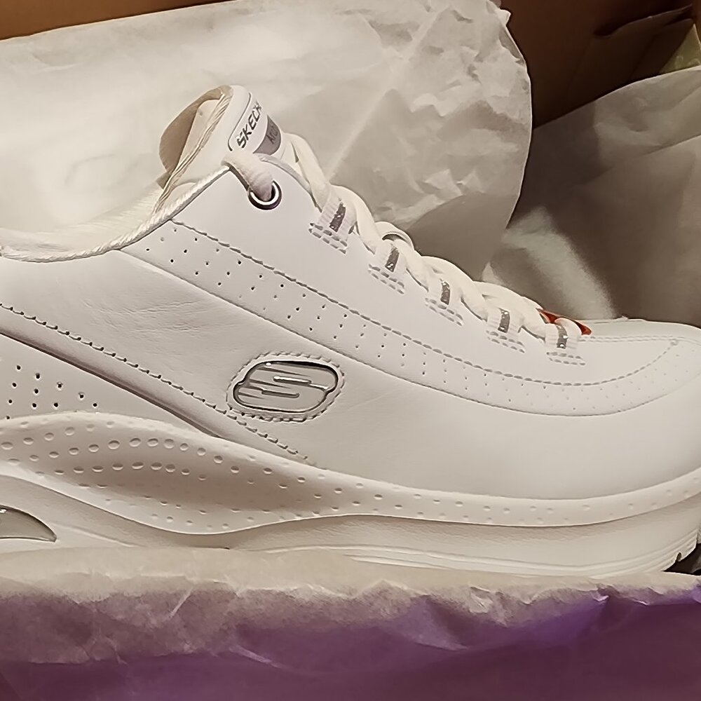 Skechers Arch Fit Citi Drive Sneakers - Women’s 9 - White/Silver - New in Box